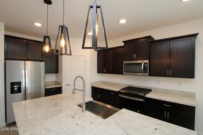 Foto del edificio - 5816 N 202nd Ln