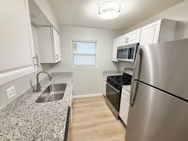 Photo - 1854 Kinney Avenue Apartment