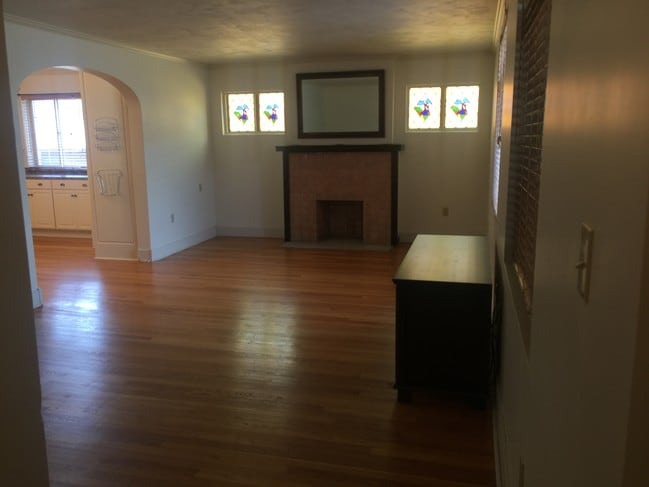 Building Photo - 822 Renier Ave