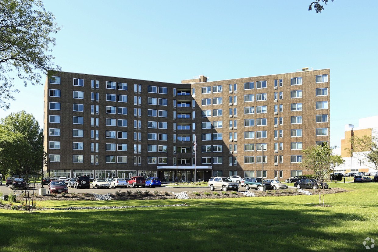 View of Building - Villa Serena Senior Apartments