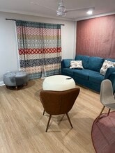 Building Photo - 2006 Linda Jones Ave