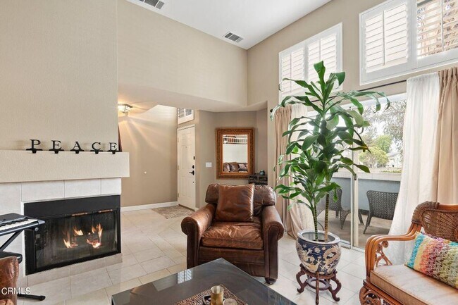 Foto del edificio - 2 Bedroom + 2.5 Bathroom Townhome + Loft! | Weston Cape Regatta | Ventura | Unfurnished