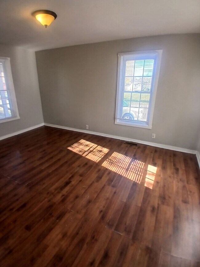 Building Photo - For Rent: 2BR/1BA Home in Muncie!