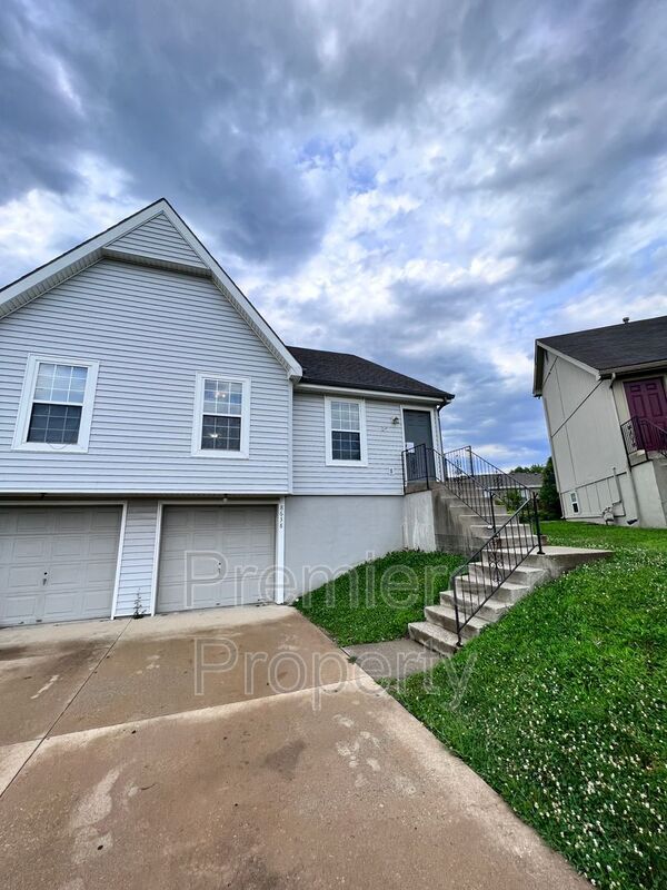 8638 NW Waukomis Dr, Kansas City, MO 64154 Townhome Rentals in Kansas