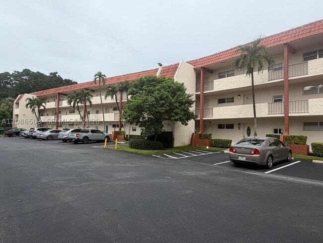 Foto del edificio - 400 S Hollybrook Dr