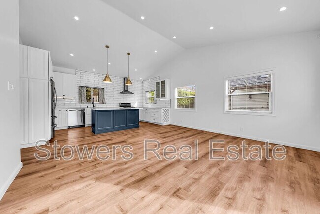 Foto del edificio - 21747 Orange Ave