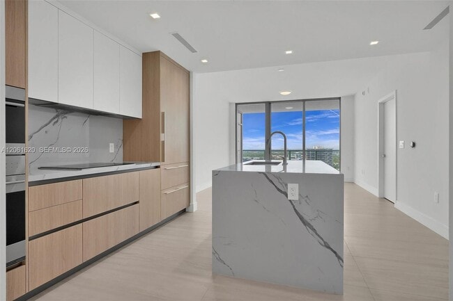 Building Photo - 2411 Laguna Cir