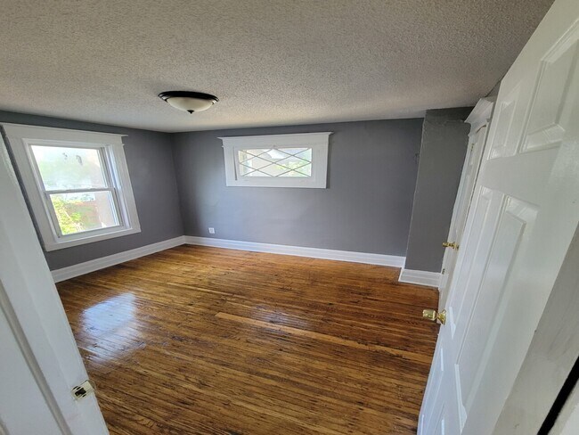 Building Photo - 168 Barton Street