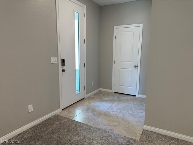 Building Photo - 515 Sonoma Range St