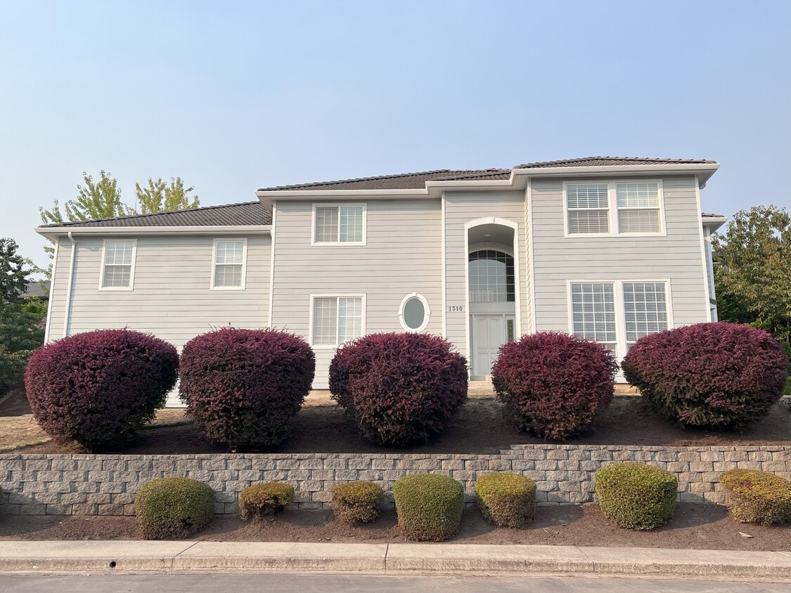 Primary Photo - 1510 NW Gregory Dr