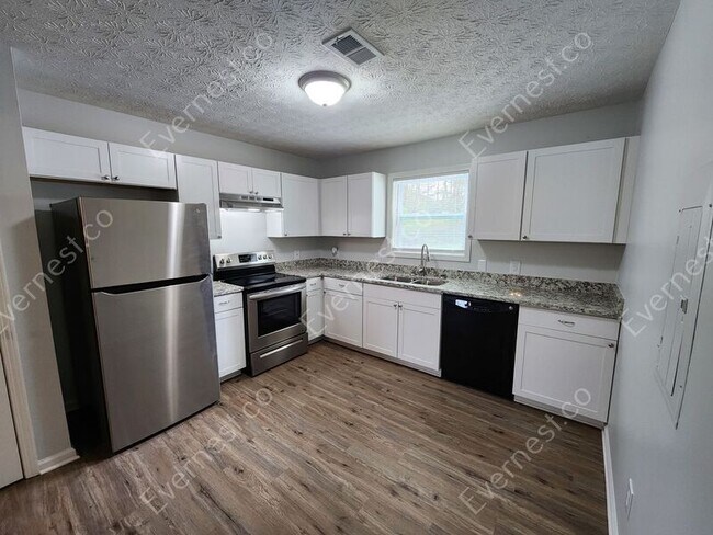 Building Photo - 741 Roscoe Davis Rd