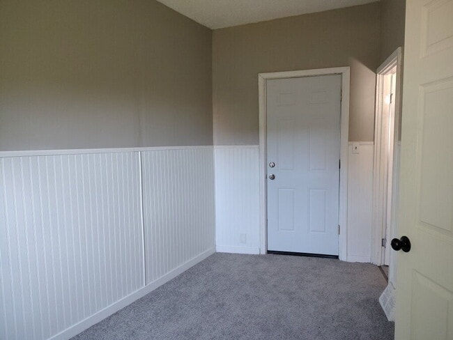 Building Photo - 4212 Apple Ave