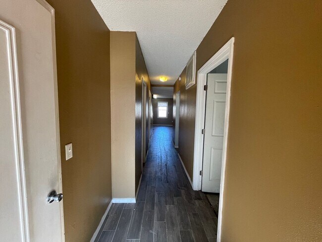 Foto del edificio - 3 Bed Duplex OKC