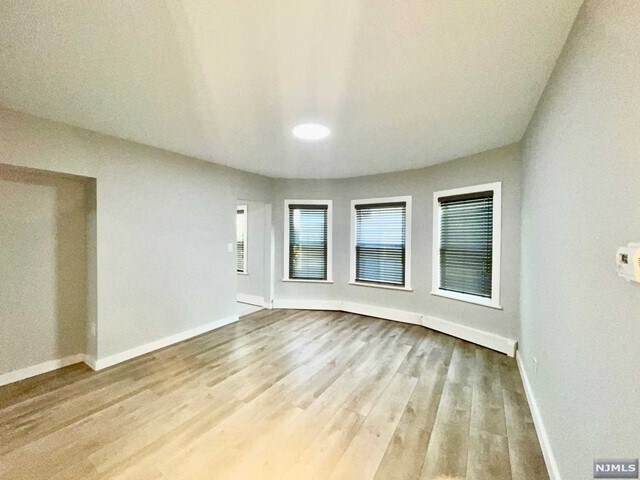 Foto del edificio - 85 Midland Ave
