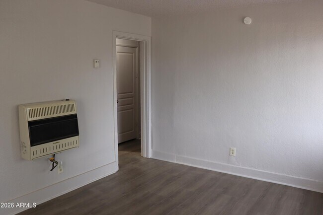 Foto del edificio - 540 Graham Pl