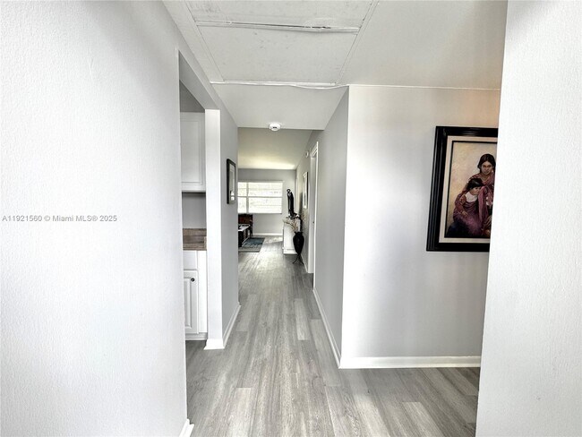 Foto del edificio - 4431 NW 16th St