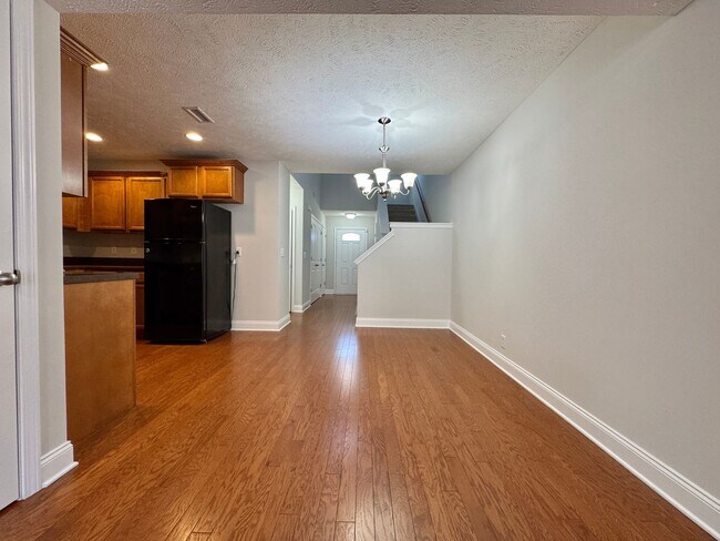 Building Photo - 3 Bed, 2.5 Bath Home w/ 1 Car Garage