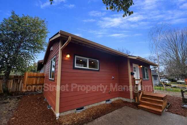 Building Photo - 1052 SW Western Blvd