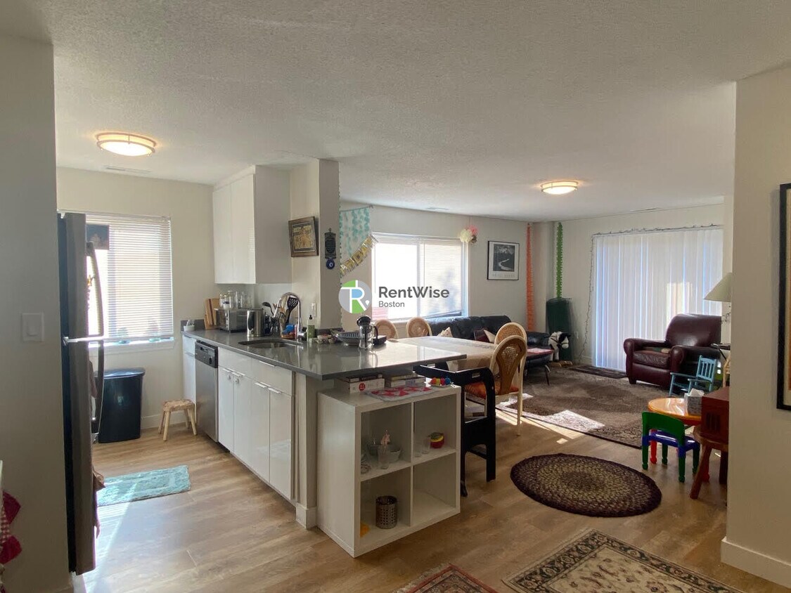 25 ster St Unit 101, Newton, MA 02465 Condo for Rent in Newton, MA