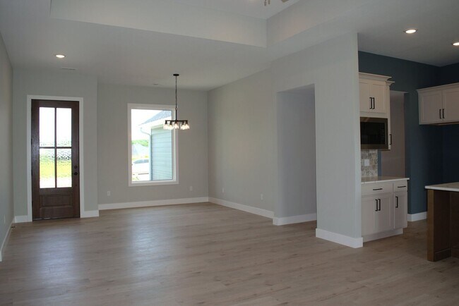 Foto del edificio - Beautiful 3 Bed 2 Bath Ranch In The Brooks!
