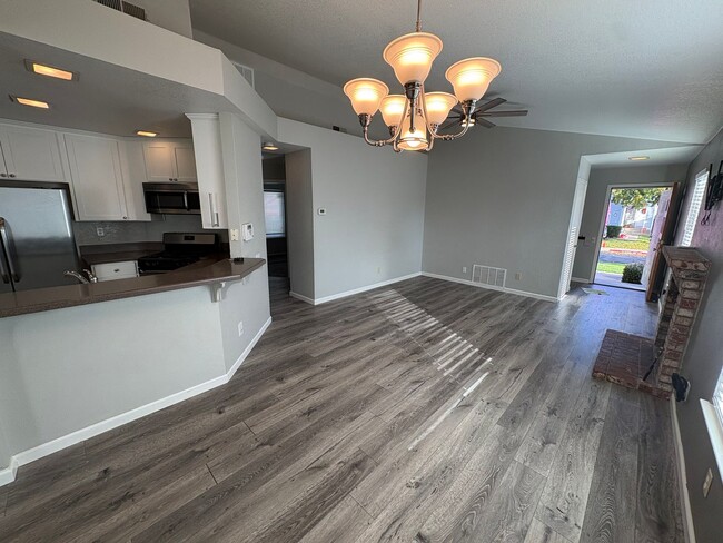 Building Photo - Cozy 3 Bed 2 Bath Home in Brentwood