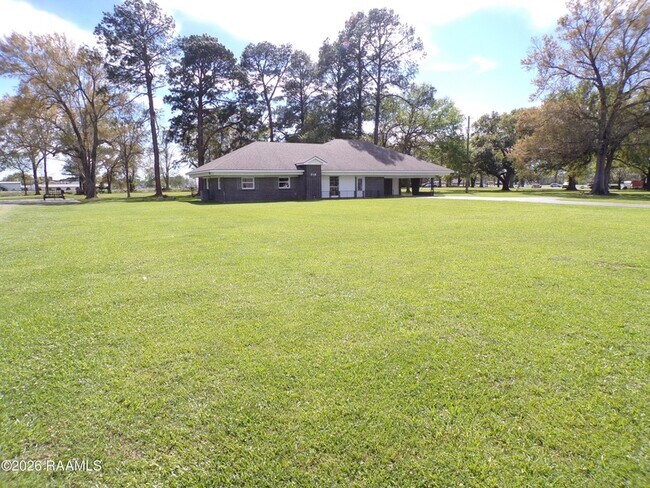 Foto del edificio - 208 Thoroughbred Dr