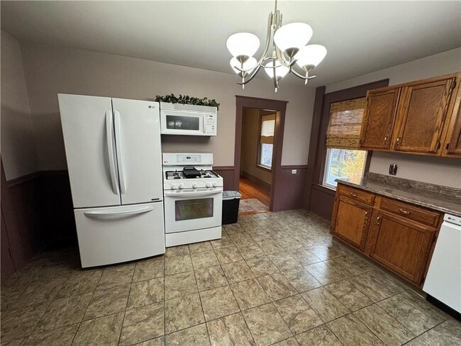 Building Photo - 399 Central St