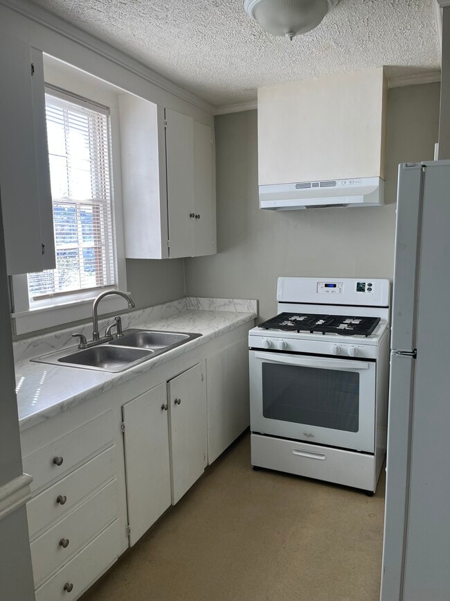 Kitchen - 1202 Adams St