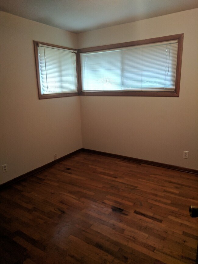 Building Photo - 3 Bedroom Ranch Style Home in the Centenni...