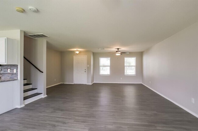 Building Photo - 4314 Amaryllis Ave