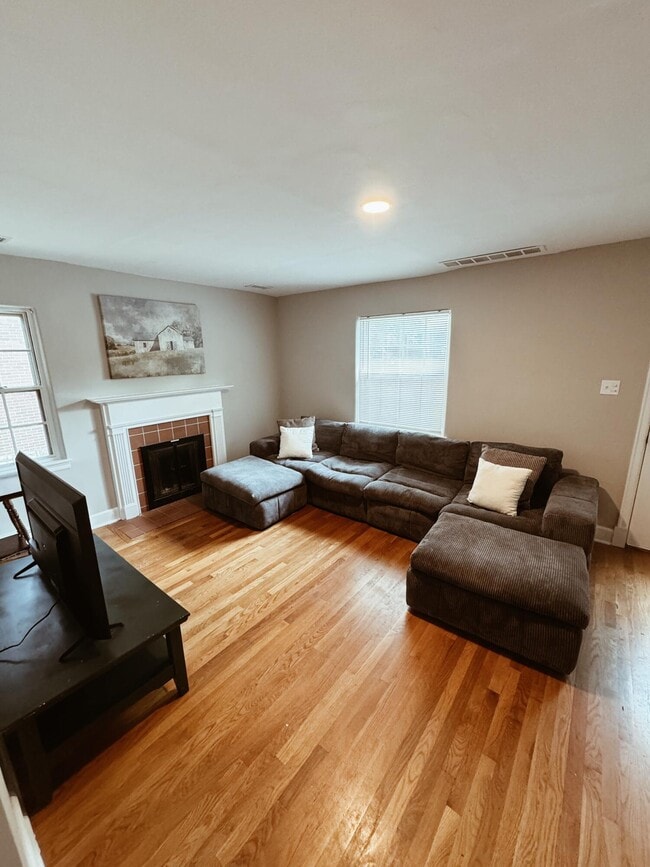 Building Photo - 474 Bob O Link Dr