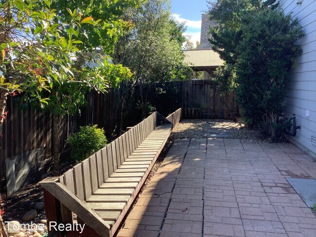 Building Photo - 3 br, 2.5 bath House - 2068 Pascal Street