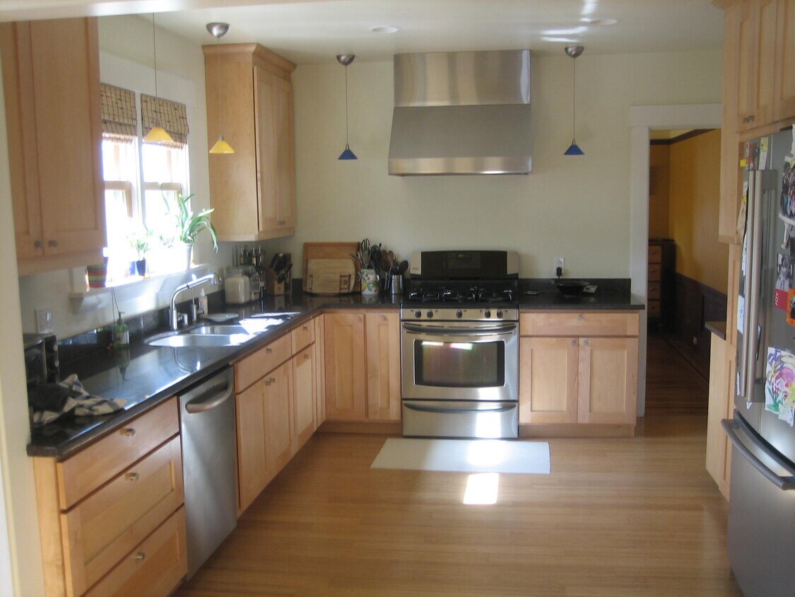 Primary Photo - 1216 Channing Way
