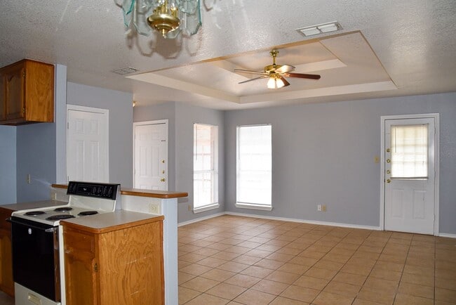 Building Photo - 602 Crestridge Ct