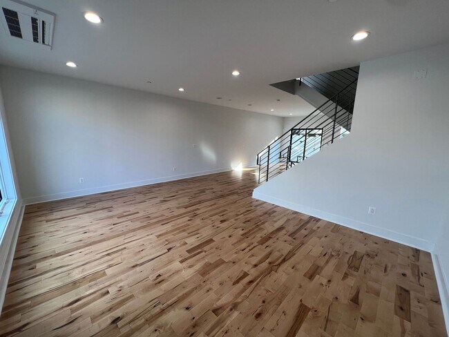 Foto del edificio - Stunning Point Breeze 3 Bedroom/4 Bathroom...