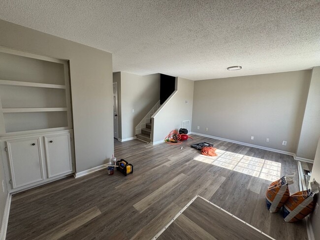 Building Photo - Townhouse in Murray