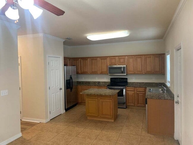 Building Photo - "Spacious 3-Bedroom Townhouse Retreat in Fort Walton Beach!"