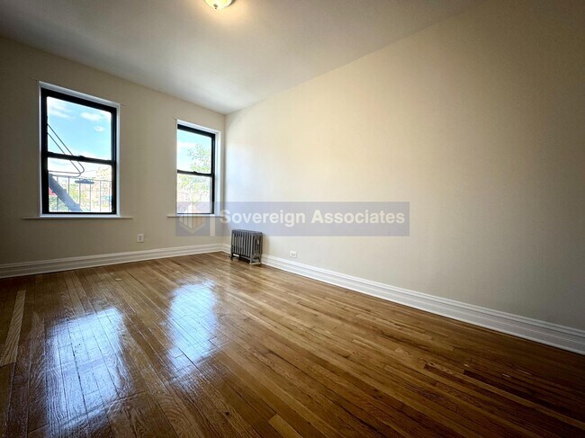 Foto del edificio - 1544 Gillespie Avenue