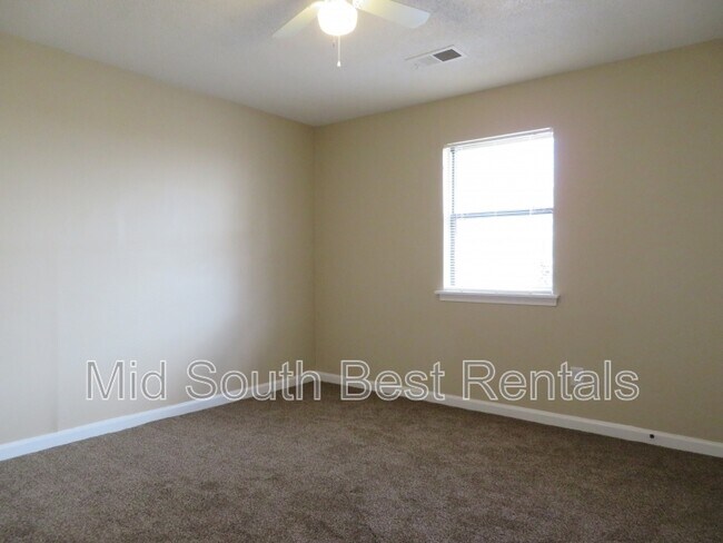 Building Photo - 3380 Plum Rd