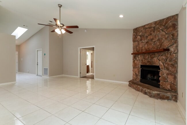 Building Photo - 8228 Honeysuckle Ln