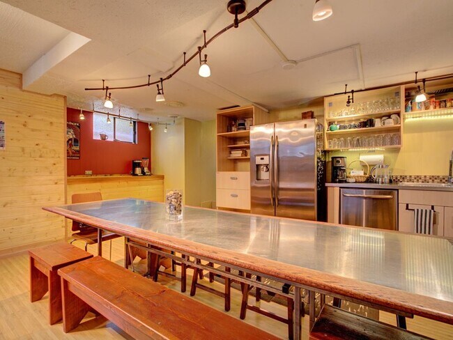 Foto del edificio - 609 10th Ave - Main Unit