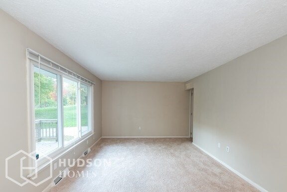 Foto del edificio - NOW AVAILABLE! - 4953 STEVENS ROAD, AKRON,...