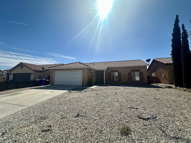 Foto del edificio - Adelanto 4 Bedroom