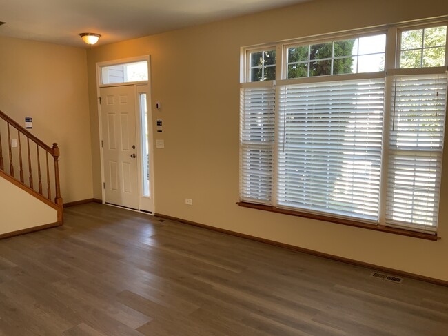 Building Photo - 850 Chelsea Ct