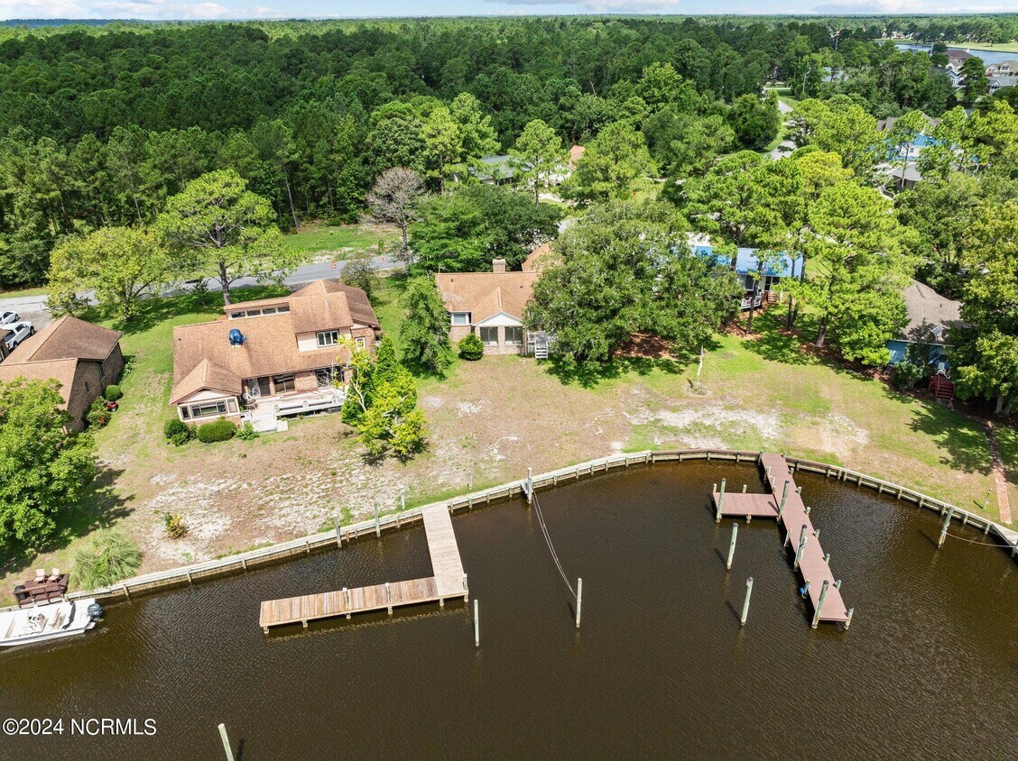 Primary Photo - 5722 Gondolier Dr