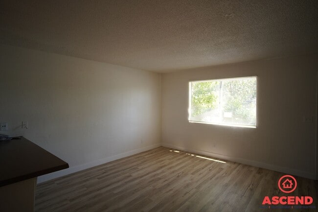 Foto del edificio - 114 Hughes Ave