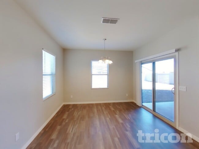 Foto del edificio - 37334 W Capri Ave