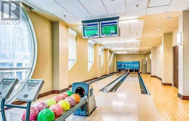 Photo du bâtiment - 349 Rathburn Rd W