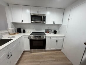 Building Photo - 3725 S Ocean Dr