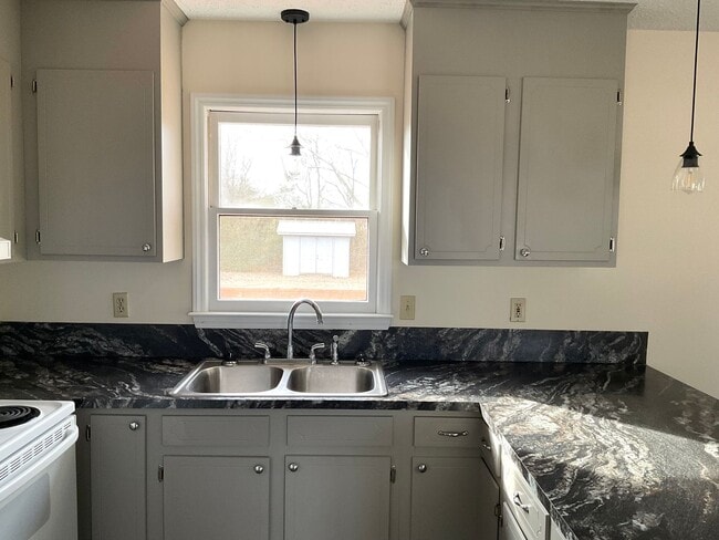 Building Photo - Home For Rent in Crouse NC